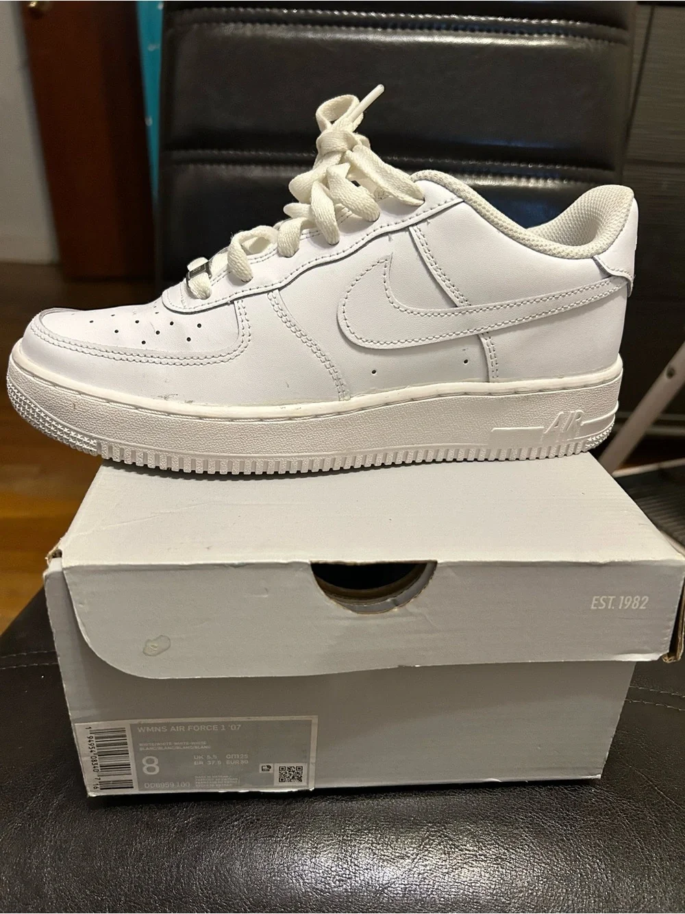 Nike White Low-Top Leather Sneakers - Picture 1 of 1